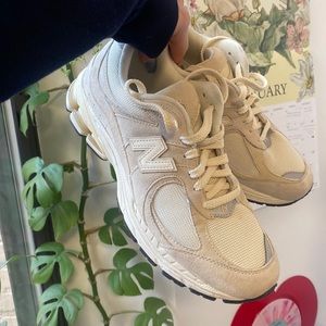 New Balance 2002 TAUPE sneakers